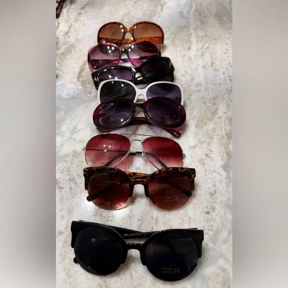 Sunglasses Bundle of 8 | Assorted Styles & Colors - Picture 3 of 4